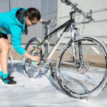 É possível emagrecer pedalando? como fazer a limpeza da bike de forma eficiente em casa 150x150 - É possível emagrecer pedalando?