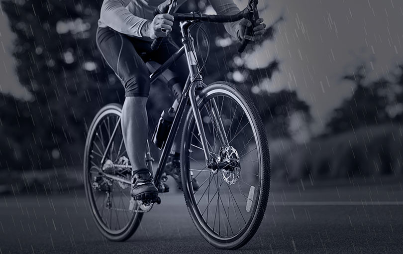 Confira todos os cuidados essenciais para pedalar na chuva