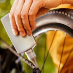 lubrificantes e graxas como manter sua bicicleta em perfeitas condicoes 150x150 - 5 acess&oacute;rios indispens&aacute;veis para sua seguran&ccedil;a no ciclismo noturno